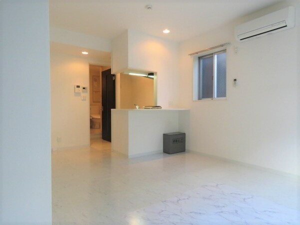寝室(★角部屋で二面に窓のあるお部屋です★)