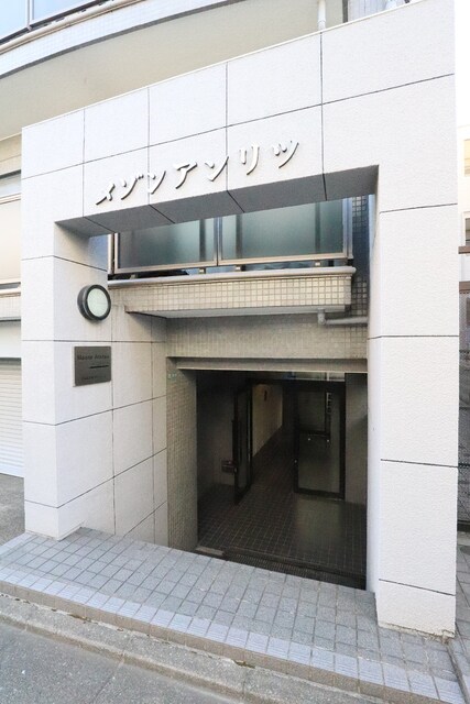 物件外観写真4　(建物入り口です♪)