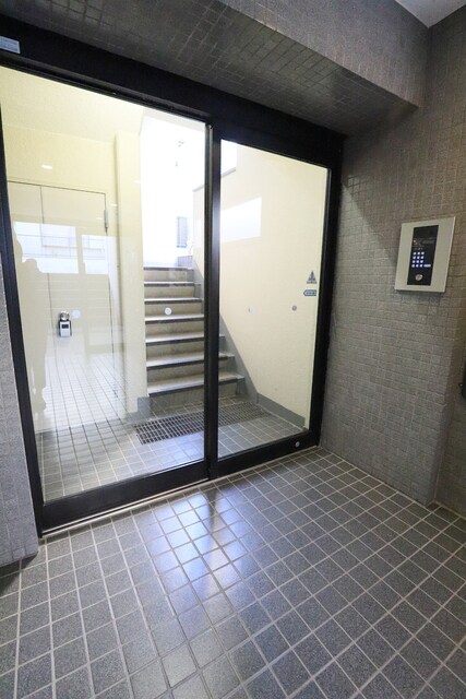 物件外観写真5　(オートロック付きで安心♪)