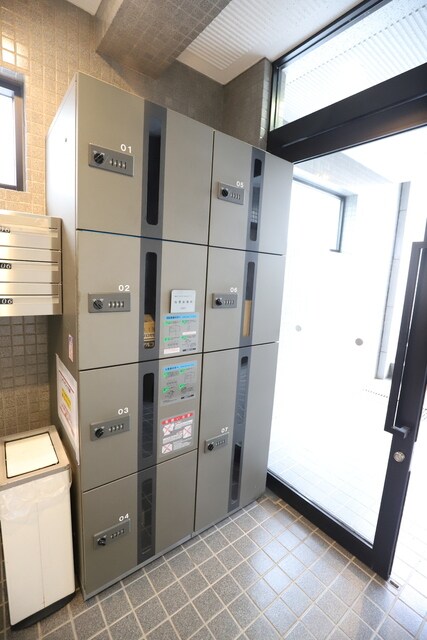 物件外観写真6　(便利な宅配BOX♪)