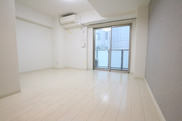 物件内観写真8　(★過去募集時の写真です◆9.5帖の洋室◆)