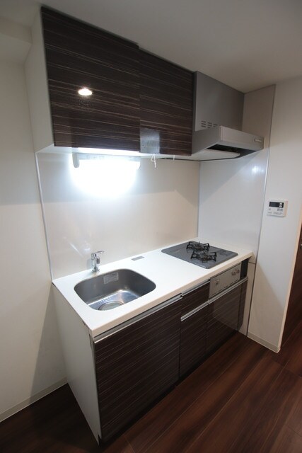 物件内観写真9　(２口コンロのシステムキッチンです♪ ※クリーニング前)