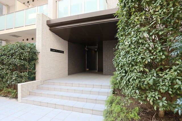 物件外観写真4　(◆高級感漂う建物入り口◆)