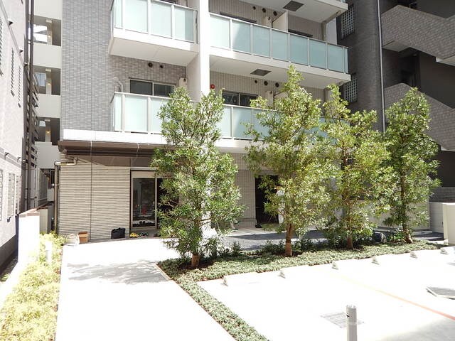 物件外観写真6　(◆建物入り口（西口）◆)