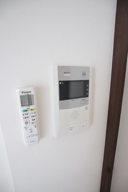 物件内観写真12　(モニター付インターフォン♪ ※クリーニング前)