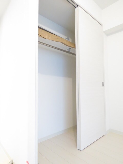 物件内観写真13　(★別室参考写真です。洋室収納です♪)