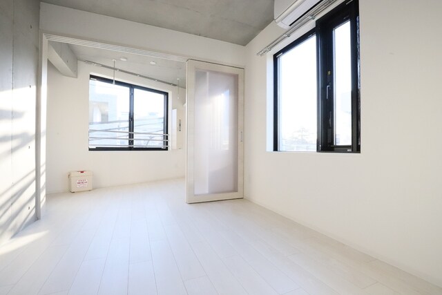 物件内観写真8　(★過去募集時の写真です◇明るい洋室◇)