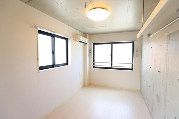 居室(★2面採光の明るいお部屋です★)