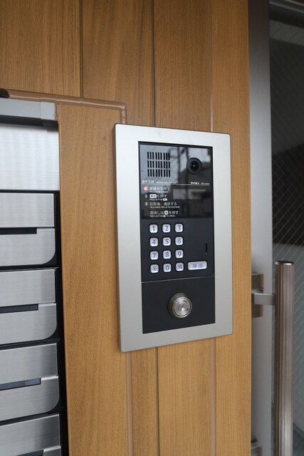 物件外観写真3　(★オートロック設備★)