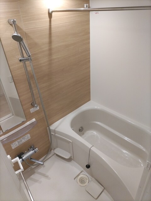 物件内観写真11　(★バスルーム★※クリーニング前です。)