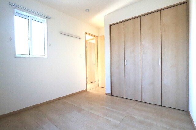 物件内観写真5　(5.2帖の洋室)