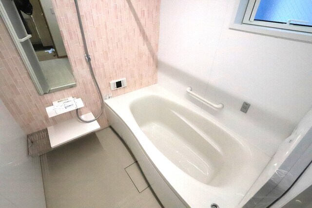 物件内観写真8　(浴室乾燥機付きのバスルーム)