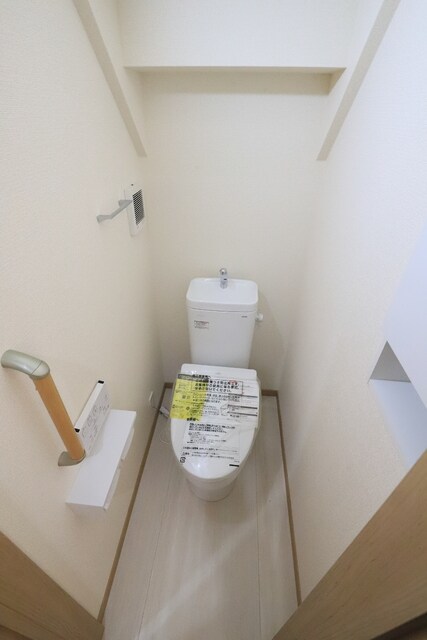 物件内観写真9　(洗浄機能付トイレ)