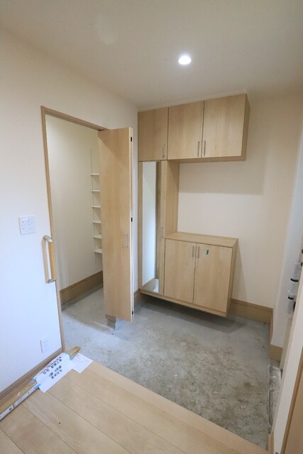 物件内観写真10　(SICのあるゆとりのある玄関※建築中)