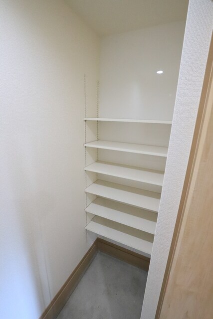 物件内観写真11　(シューズインクローゼット※建築中)