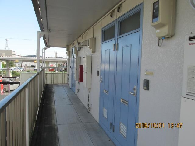 物件外観写真2　(共用通路)