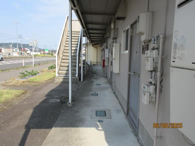 物件外観写真4　(共用通路)