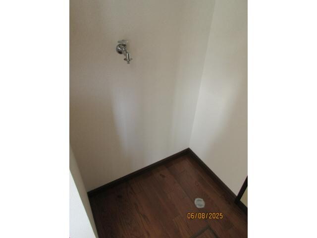 物件内観写真15　(洗濯機置き場)