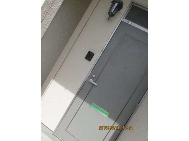 物件内観写真3　(玄関ドア)