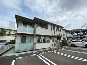 シャーメゾン三百人町外観写真