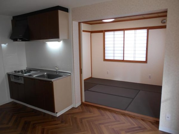 居室(和室は畳とクロスがおしゃれ！)