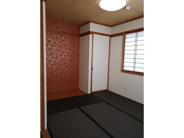 物件内観写真9　(アクセントクロスがきれいです！)