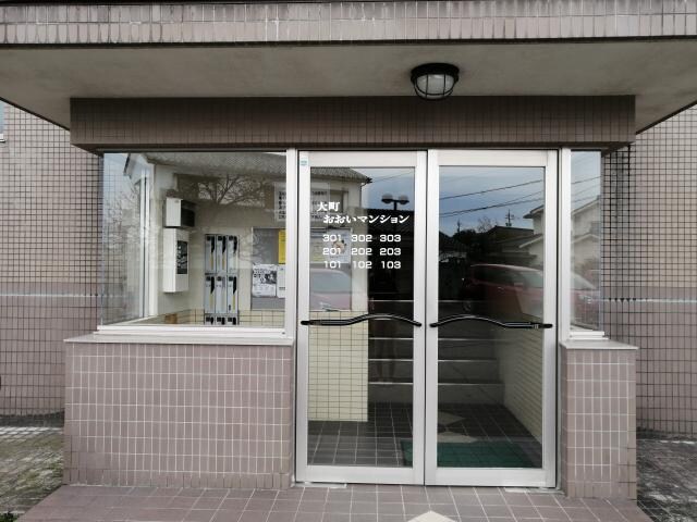 物件外観写真5　(マンション入り口)