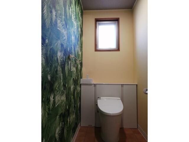 物件内観写真12　(ゆとりのあるトイレ空間)