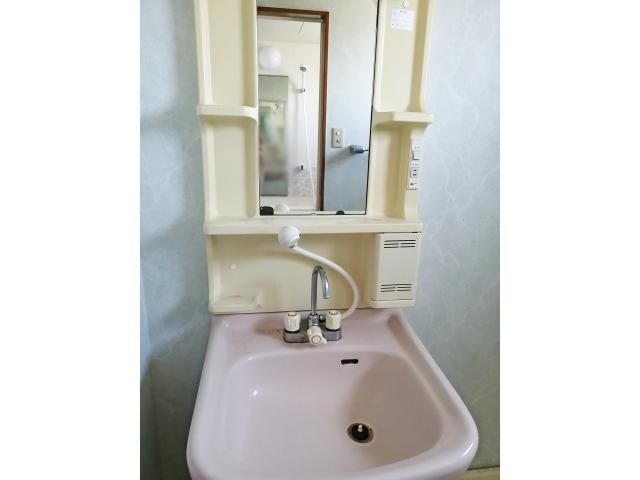 物件内観写真18　(シャワー付き洗面台)