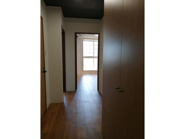 玄関周り(玄関からの廊下ゆとりあり)