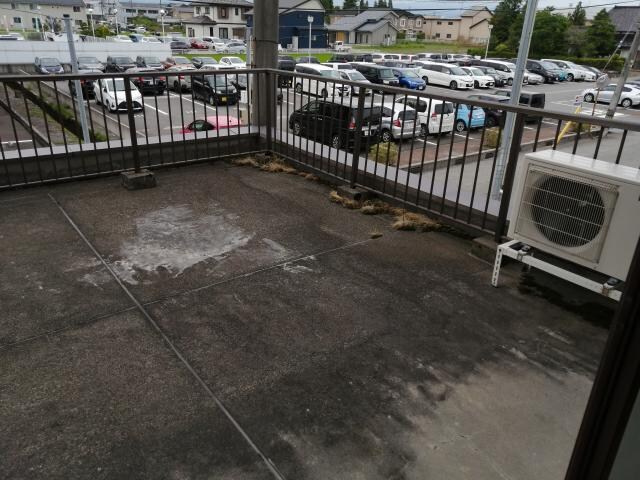 物件内観写真13　(ベランダがとても広いです！)