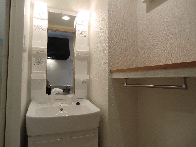 物件内観写真9　(シャワー洗面)