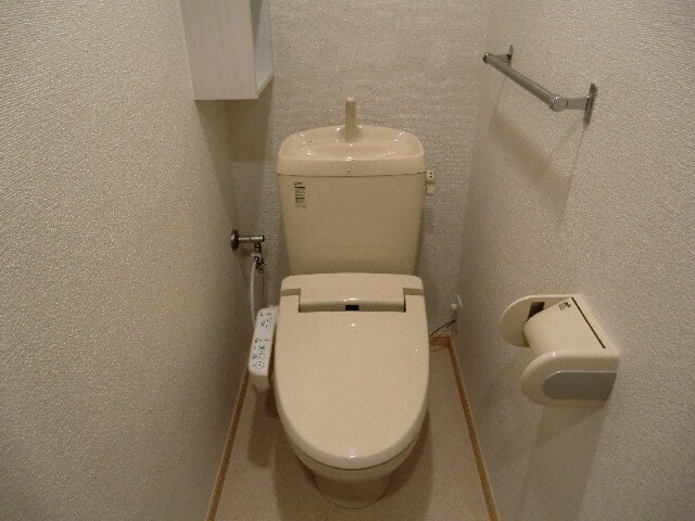 物件内観写真11　(シャワートイレ)