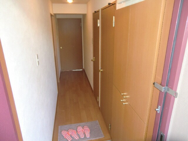 物件内観写真7　(玄関内部)