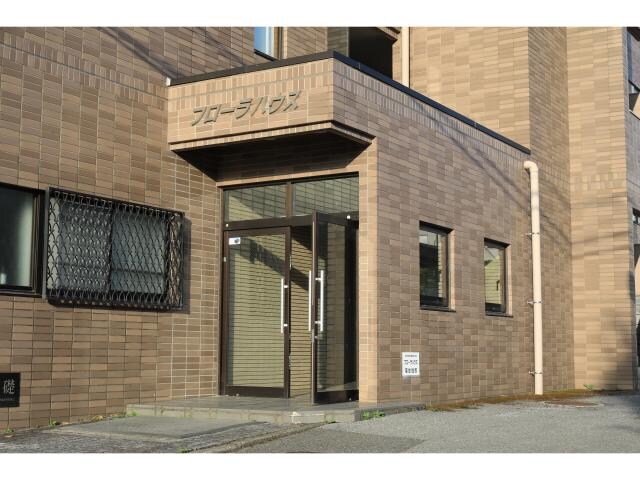 物件外観写真3　(エントランス)