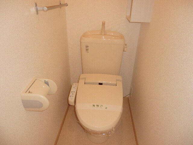 物件内観写真10　(シャワートイレ)