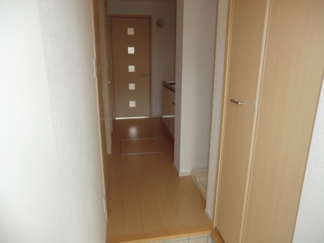 物件内観写真8　(玄関内部)