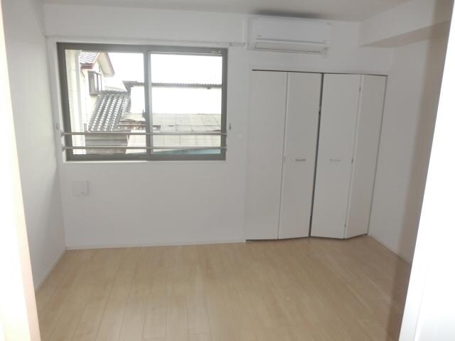 物件内観写真8　(洋室)