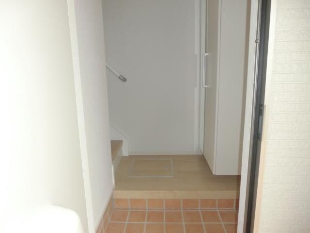 物件内観写真9　(玄関内部)