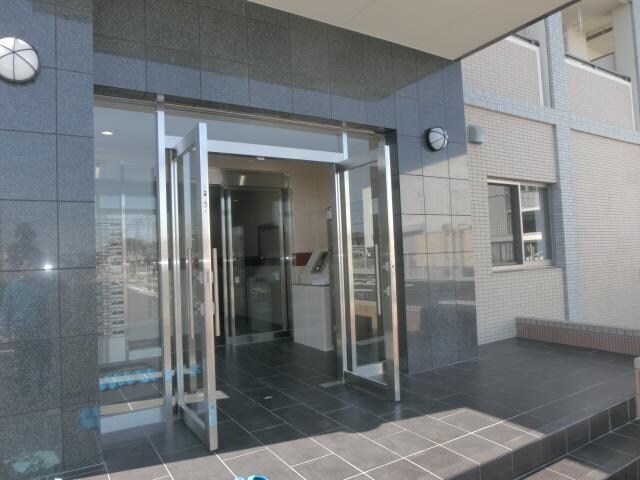 物件外観写真3　(エントランス)