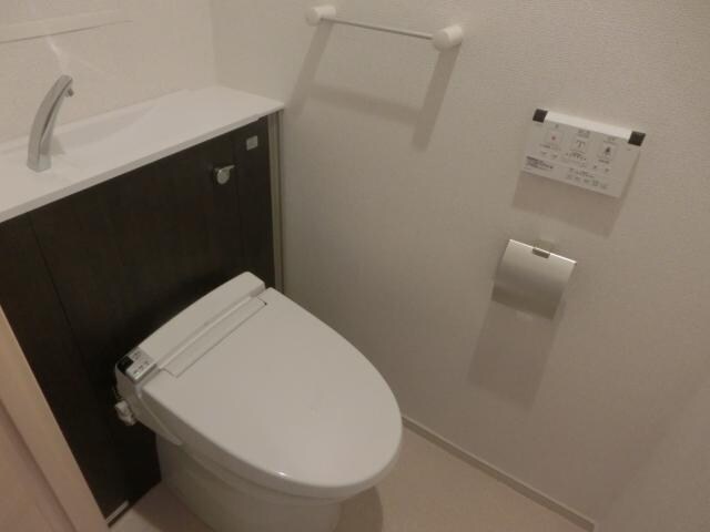 物件内観写真12　(シャワートイレ)