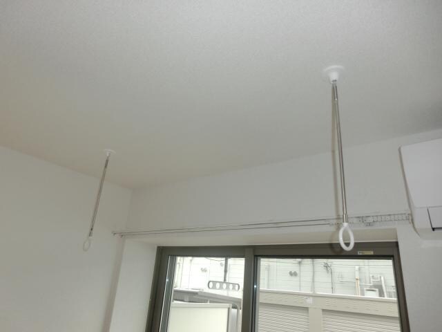物件内観写真15　(室内物干し)