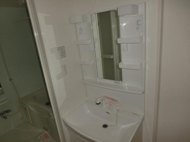 物件内観写真11　(シャワー洗面)