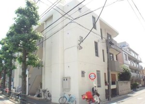 カスタニア外観写真