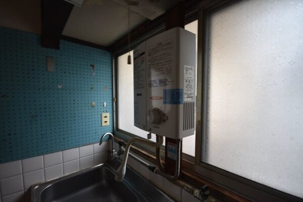 洗面所(瞬間湯沸器)