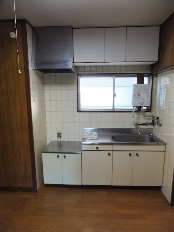 物件内観写真3　(２口コンロ設置済み)