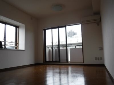 物件内観写真4　(リビング)