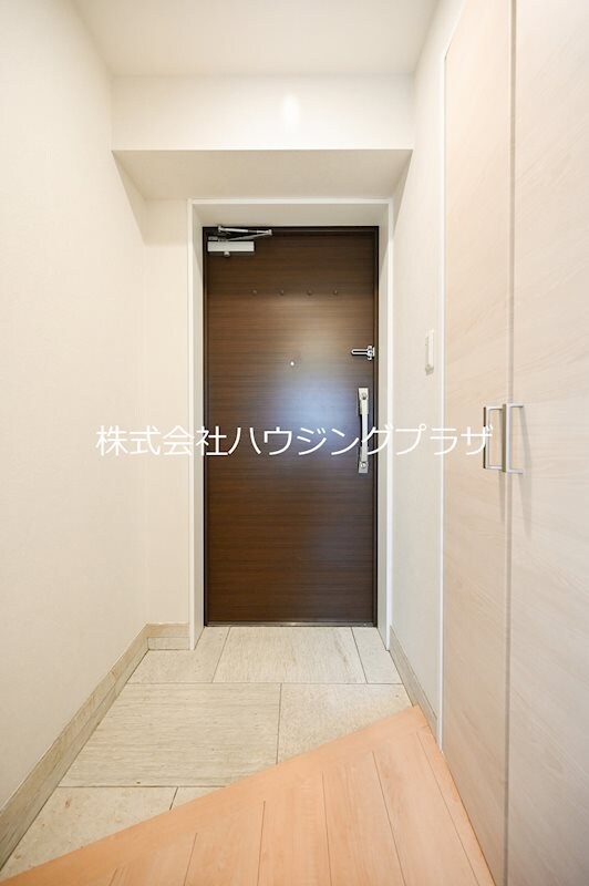 物件内観写真7　(玄関)