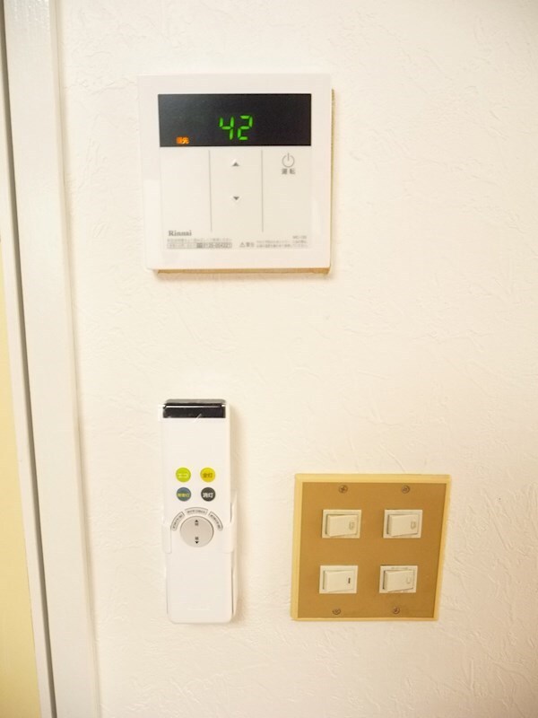 物件内観写真16　(給湯パネル)