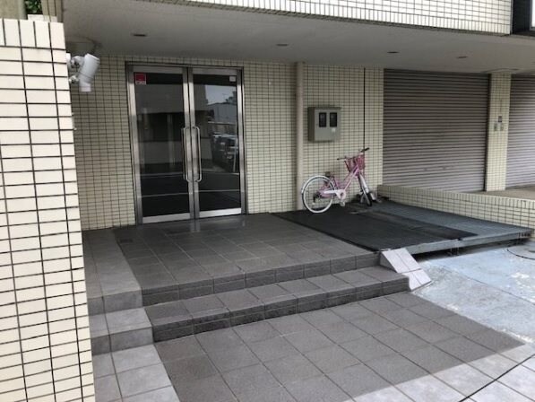 物件内観写真16　(エントランス)